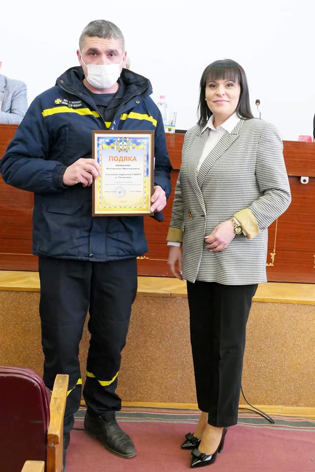 За порятунок людського життя: у Тисмениці рятувальники отримали грошові премії (ФОТО)