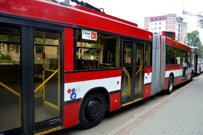 Провалився люк: у Франківську змінено маршрути тролейбусів