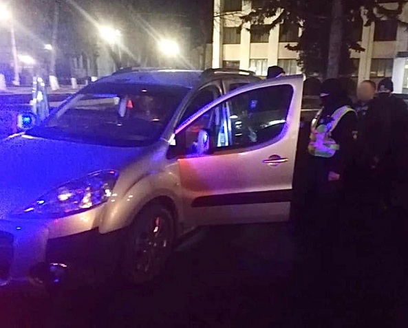 У Снятині затримали водія, який мав при собі зброю і наркотики (ФОТО)