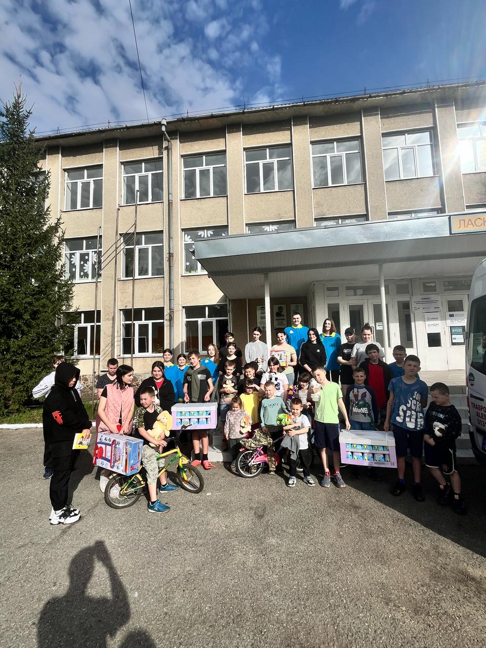 Волонтери БО «Мізерікордія» відвідали сиротинці та реабілітаційний центр для осіб з наркозалежністю з великодніми подарунками