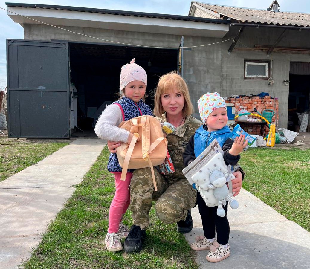 Прикордонники Волинського загону привітали дітей побратимів з Великоднем