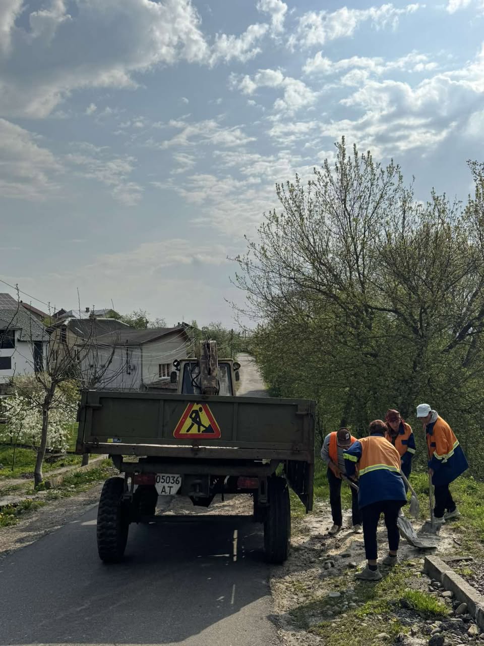 У селі Боднарів поглибили водовідвідні канави: звіт комунальників за 23 квітня
