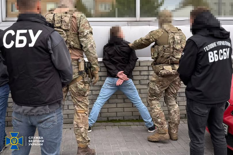 СБУ затримала агента ФСБ, який наводив удари по військових заводах на Хмельниччині