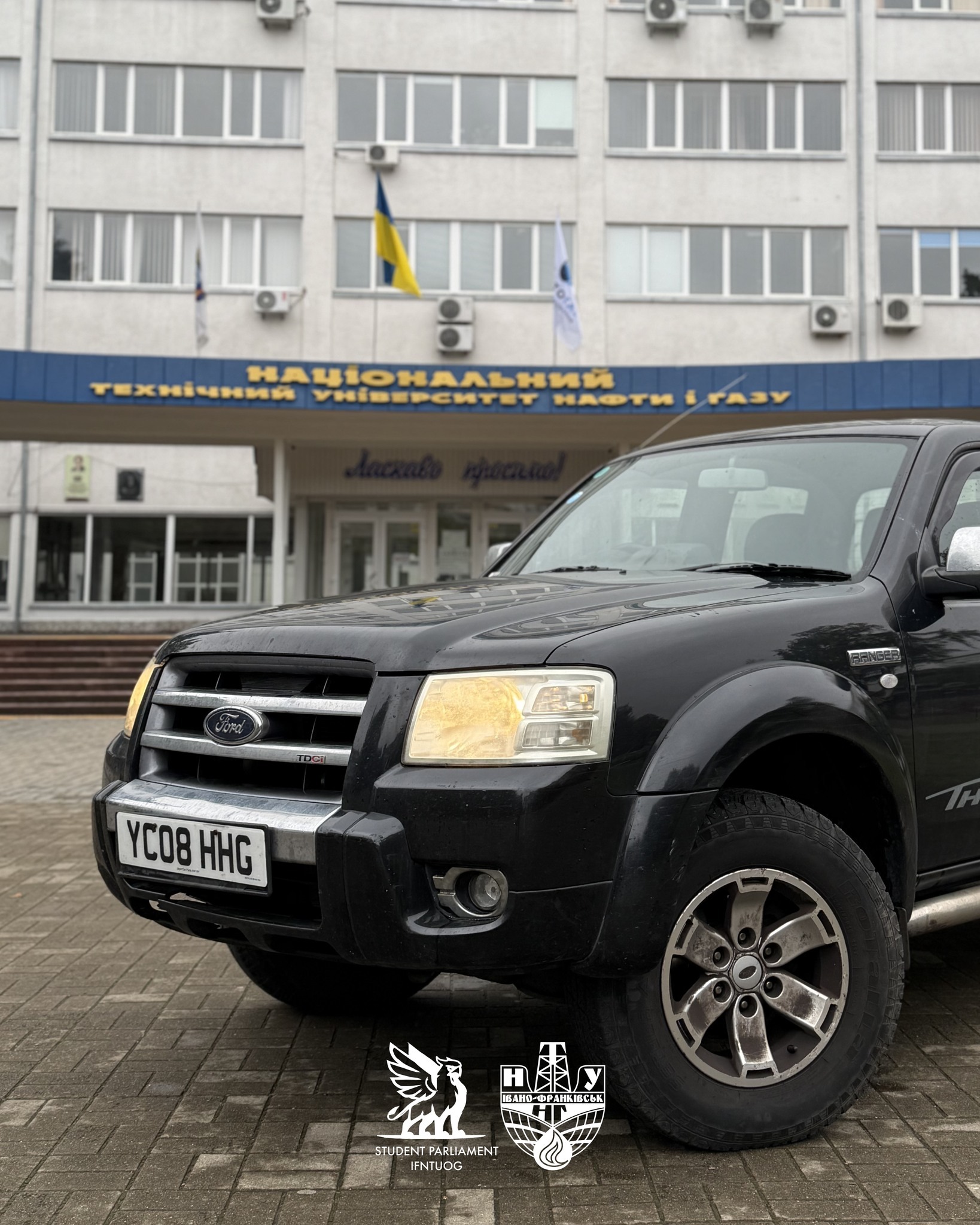 Студенти ІФНТУНГ передали автомобіль для Збройних сил України