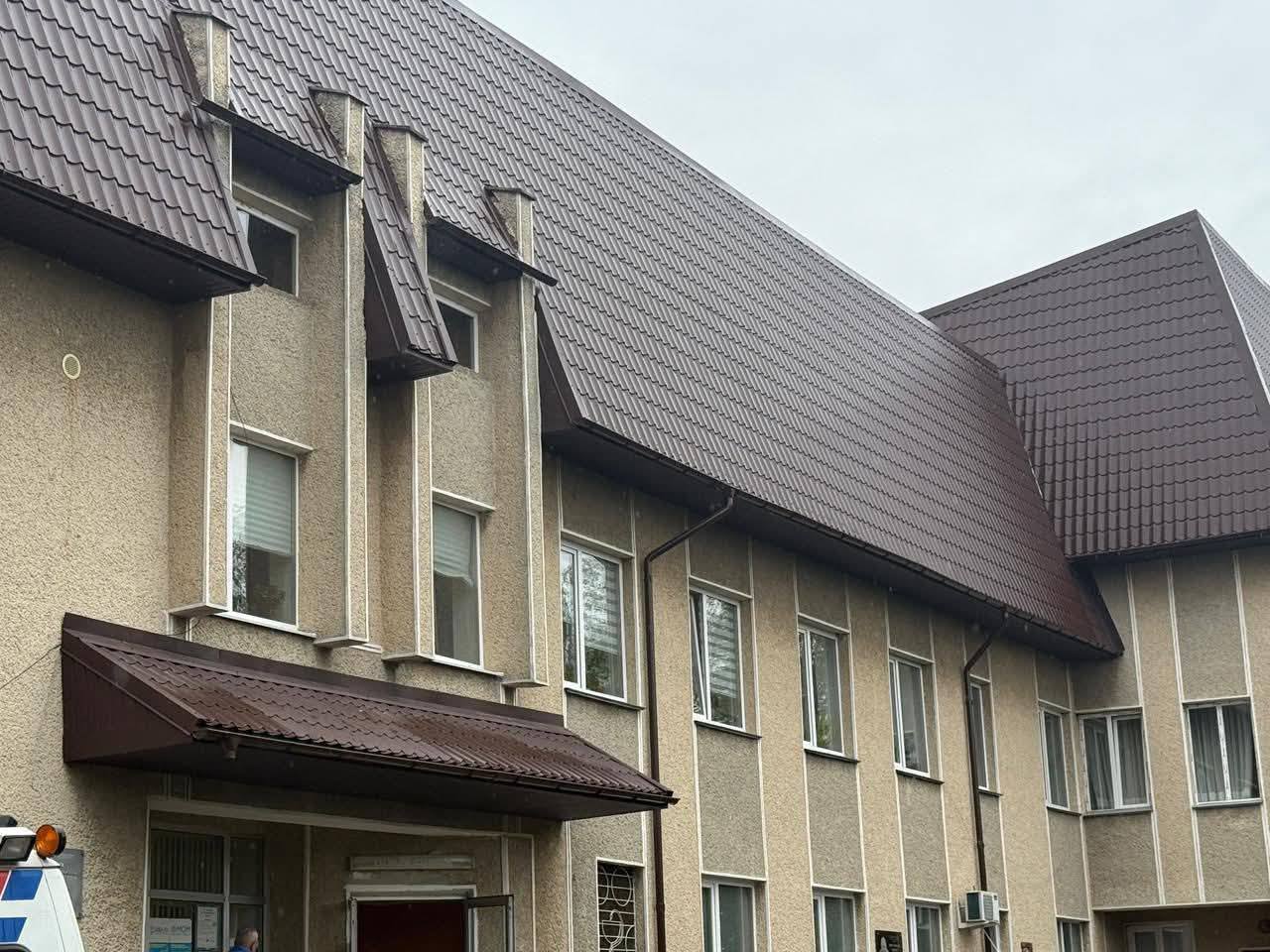 У Заболотівській лікарні відремонтували покрівлю двох корпусів за 5,5 млн гривень