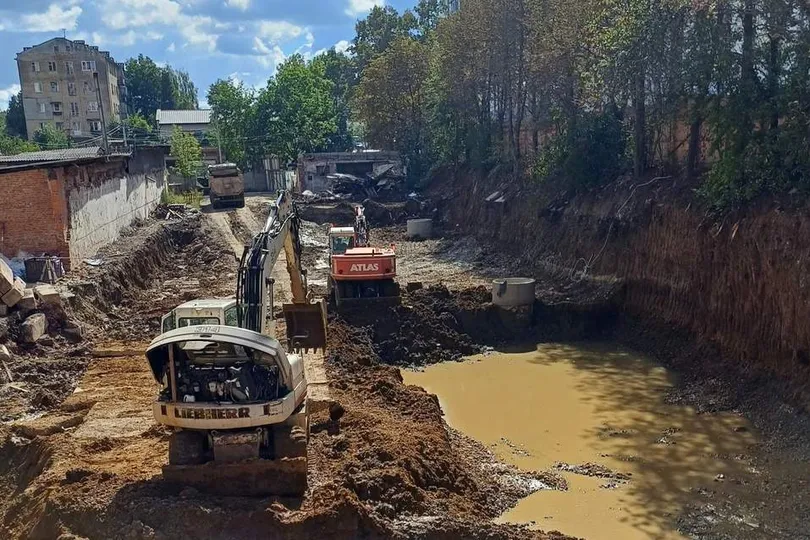 Елітне будівництво — ціною природи: у Франківську руйнують джерело біля міського озера