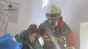 У Франківську вогнеборці ліквідували пожежу в офісному приміщенні, що виникла внаслідок вибуху