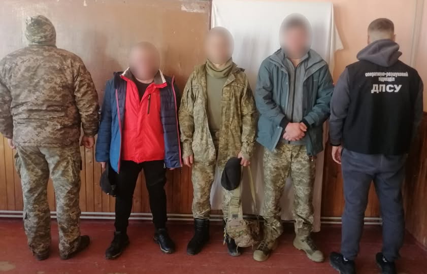 Прикордонники зупинили групу порушників на гірському маршруті до Румунії