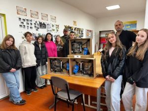 Військовим передали з Лисця на передову дрони, батареї та зарядний пристрій