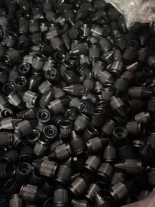 Контрафактні електронки та фальшиві бренди: прикордонники ліквідували масштабну схему у трьох областях України