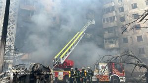 У Тернополі кількість загиблих зростає: відомо про 19 людей внаслідок масованого комбінованого російського удару по місту