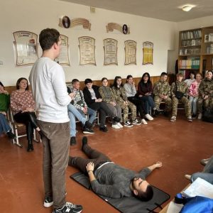 Майбутні медики Івано-Франківського національного медичного університету — навчають школярів основам домедичної допомоги