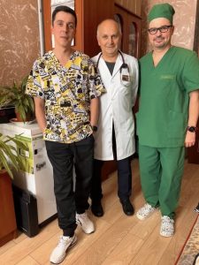 В Обласній Дитячій Лікарні вперше проведено малоінвазивну операцію – торакоскопічну резекцію ураженого сегменту правої легені