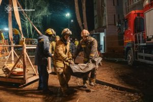 Тернопіль: тривають аварійно-рятувальні роботи після ракетного удару