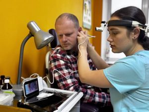 Відновили слух:  лікарі Івано-Франківської центральної лікарні провели успішне оперативне втручання