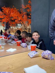 У ТРЦ Veles Mall напередодні дня Святого Миколая відбувся розважальний захід для дітей