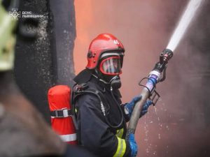 Рятувальники Львівщини ліквідували наслідки ворожого обстрілу