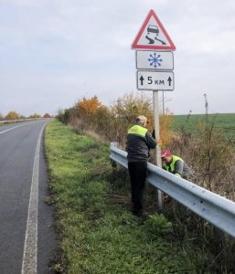 На дорогах Прикарпаття відновлюють “зимові” дорожні знаки