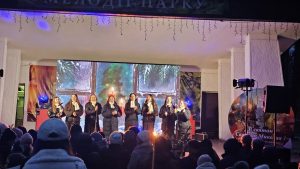 В Івано-Франківську засяяла центральна ялинка