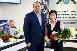 Руслан Марцінків вручив відзнаки «Творимо перемогу разом» волонтерам “Спілки волонтерів Прикарпаття”!