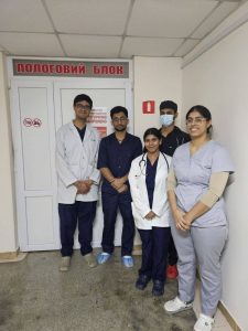 Майбутні лікарі підтримують Україну: Іноземні студенти ІФНМУ обирають очне навчання