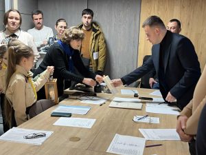 Світло надії: Вифлеємський вогонь миру прибув до Кутської громади