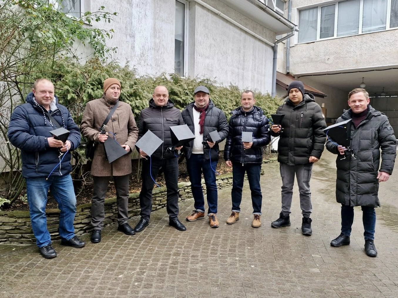 Івано-Франківські медики передали спецобладнання для підрозділу БПЛА 80-ї бригади