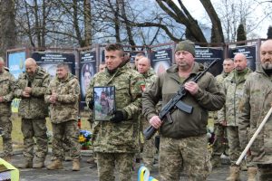 Верховинська громада на щиті зустріла воїна-захисника — Черленяка Івана Івановича