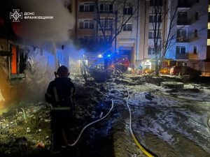 Рятувальники врятували одну людину,ще трьох евакуювали під час пожежі в Івано-Франківську