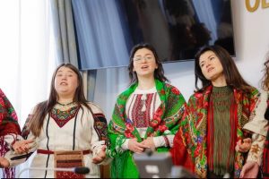 Хор «Воскресіння» привітав колектив ОДА напередодні Водохреща