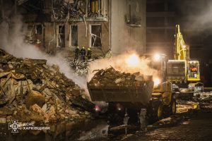 Харків: всю ніч тривали пошуково-рятувальні роботи на місці зруйнованої будівлі