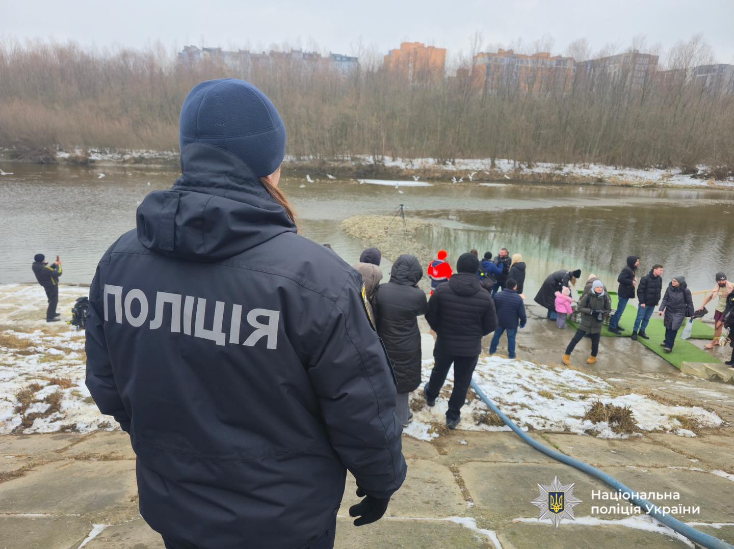 Поліцейські Івано-Франківщини забезпечують правопорядок під час Водохреща