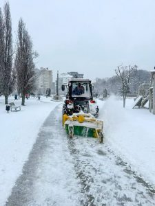 Комунальні служби Івано-Франківська працюють у посиленому режимі через погіршення погодних умов