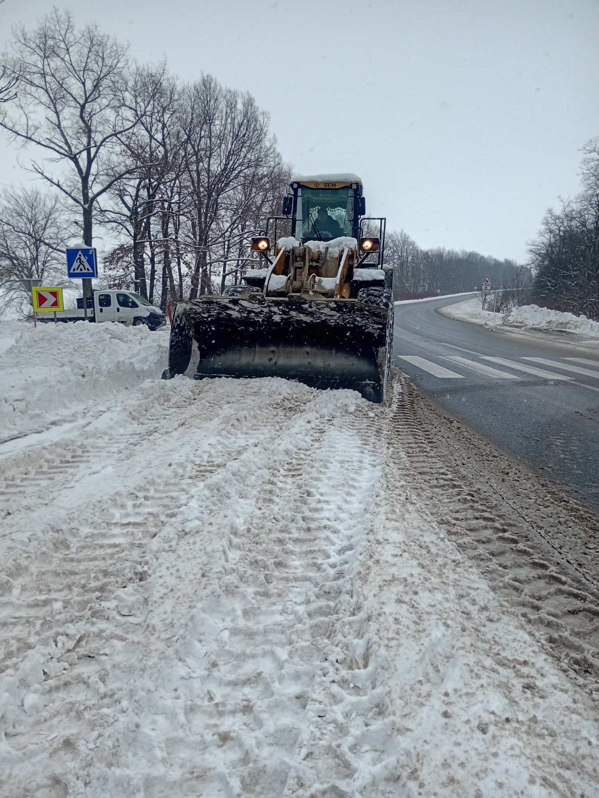 Стан проїзду на дорогах державного значення: задіяно 797 працівників та 676 одиниць техніки