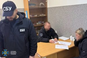 На Івано-Франківщині СБУ та ДБР затримали двох посадовців ТЦК, які переправляли ухилянтів через кордон до Румунії