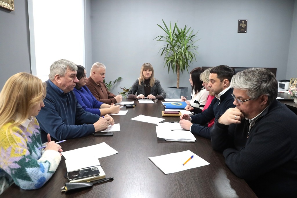 В Івано-Франківську чотирьом людям з інвалідністю передали у власність гуманітарні автомобілі
