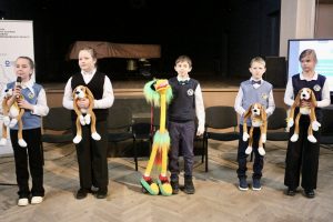 У Коломийській філармонії презентували результати міжнародного дослідження соціально-емоційних навичок учасників освітнього процесу