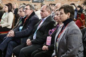 У Коломийській філармонії презентували результати міжнародного дослідження соціально-емоційних навичок учасників освітнього процесу