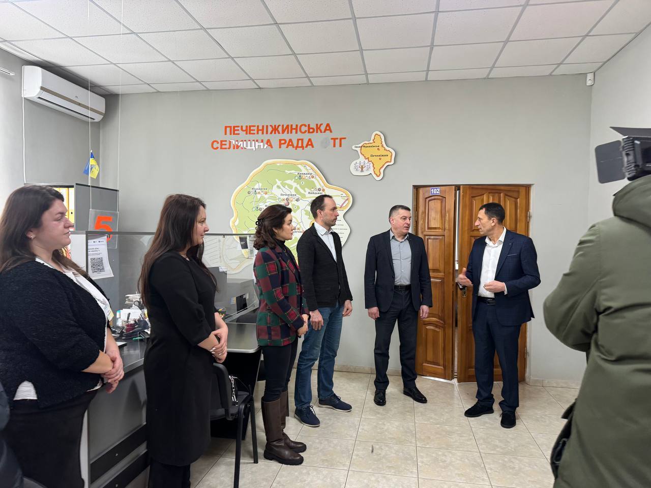 У Печеніжинській громаді дійсно запрацювала робоча станція для оформлення біометричних документів на базі місцевого Центру надання адміністративних послуг (ЦНАП)