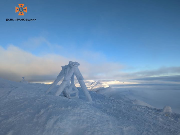 Сьогодні на горі Піп Іван хмарно з проясненнями, вітер