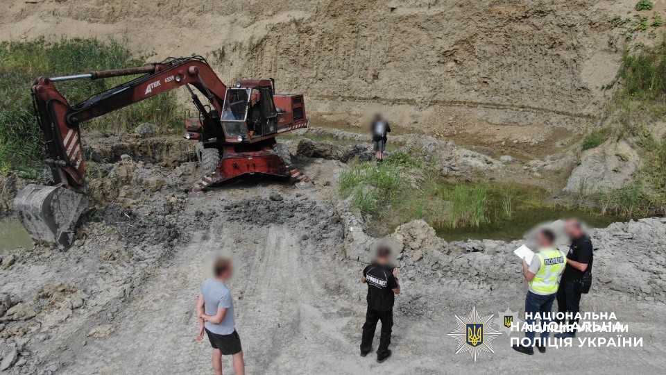 Понад 8 млн грн збитків і 12 підозрюваних: поліція Івано-Франківщини викрила масштабні порушення земельного та екологічного законодавства