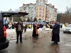У Тлумачі на колінах зустріли загиблого захисника Андрія (Володимира) Гордого