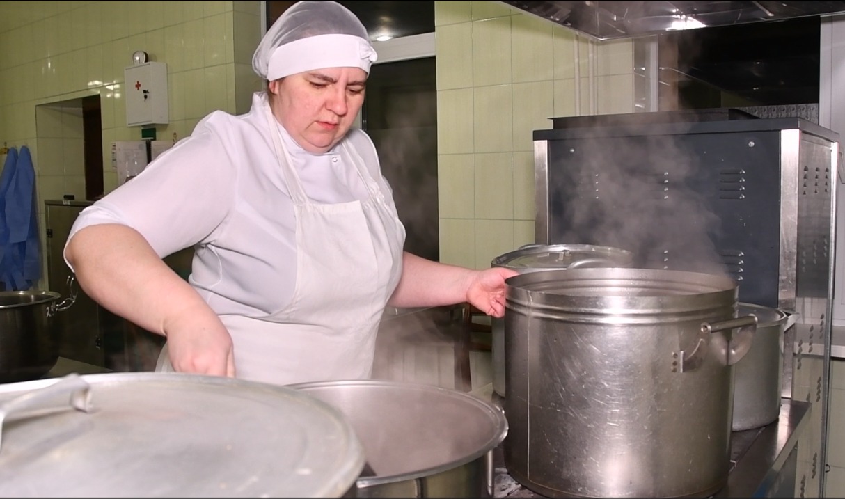 Світло посеред ночі: як франківські кухарі готують малечі з любов’ю