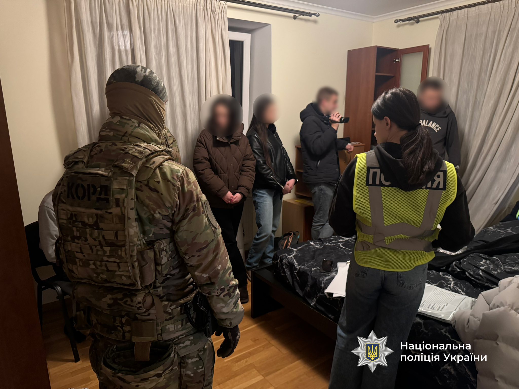 На Прикарпатті поліцейські затримали трьох збувачів психотропів та канабісу