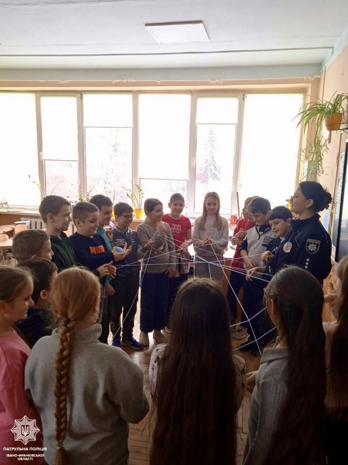 «Павутинка довіри» та біле серце: як школярів Франківщини навчали дружбі й повазі