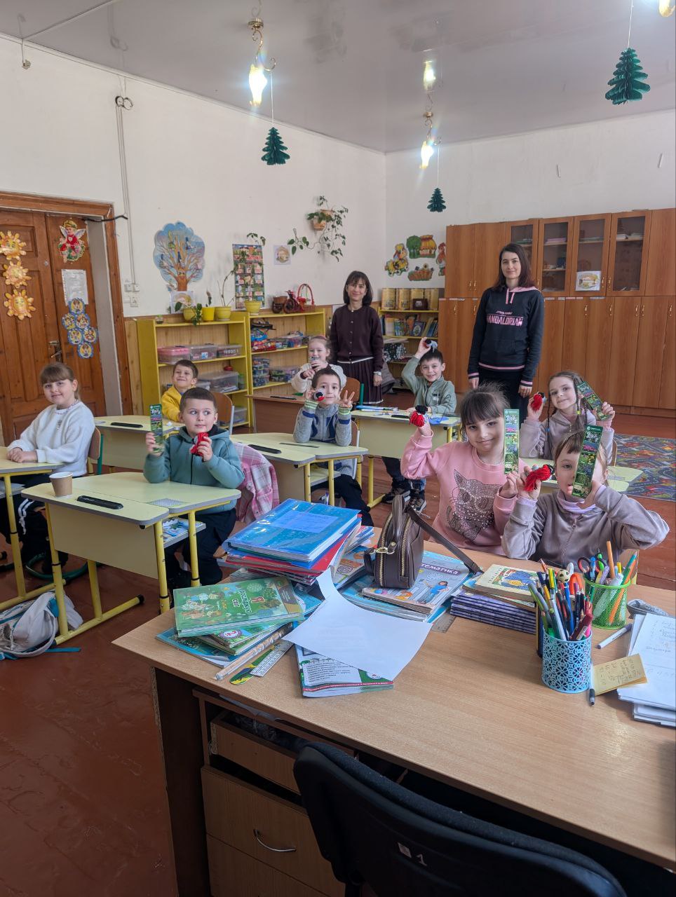Зимова казка у Карпатському національному природному парку: учні Яремчанської філії створюють об’ємних пташок