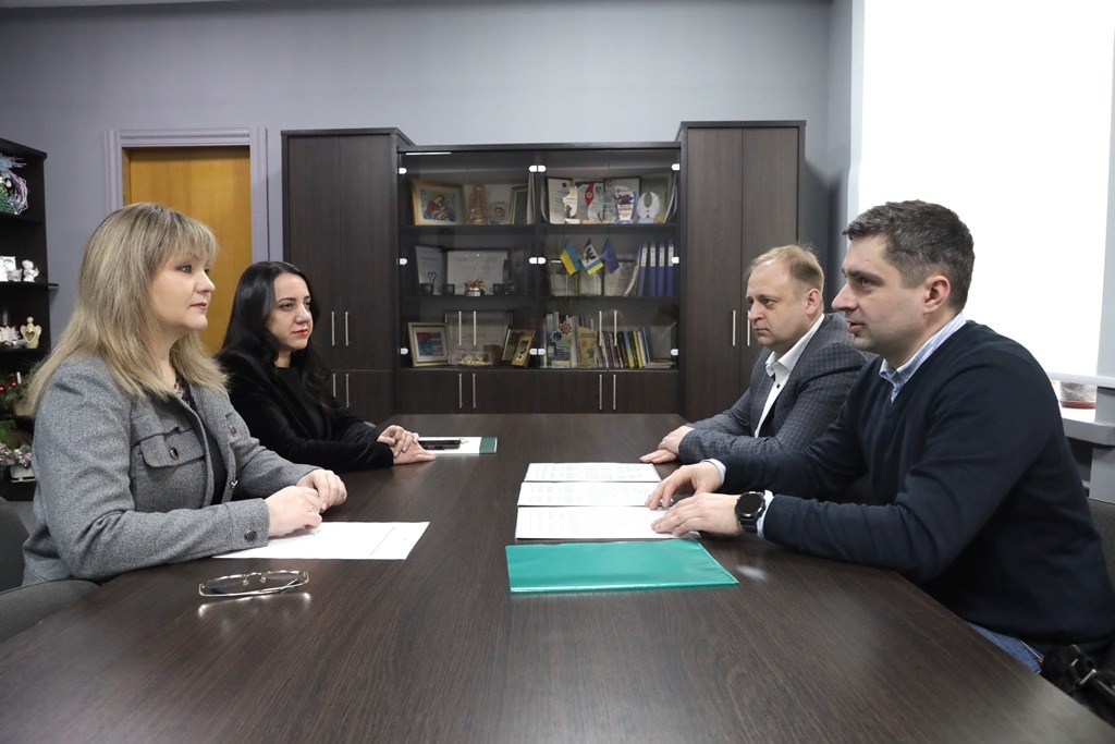 В Івано-Франківській ОВА обговорили деталі створення першого в Україні національного лікувально-навчального центру інтерстиціальної брахітерапії