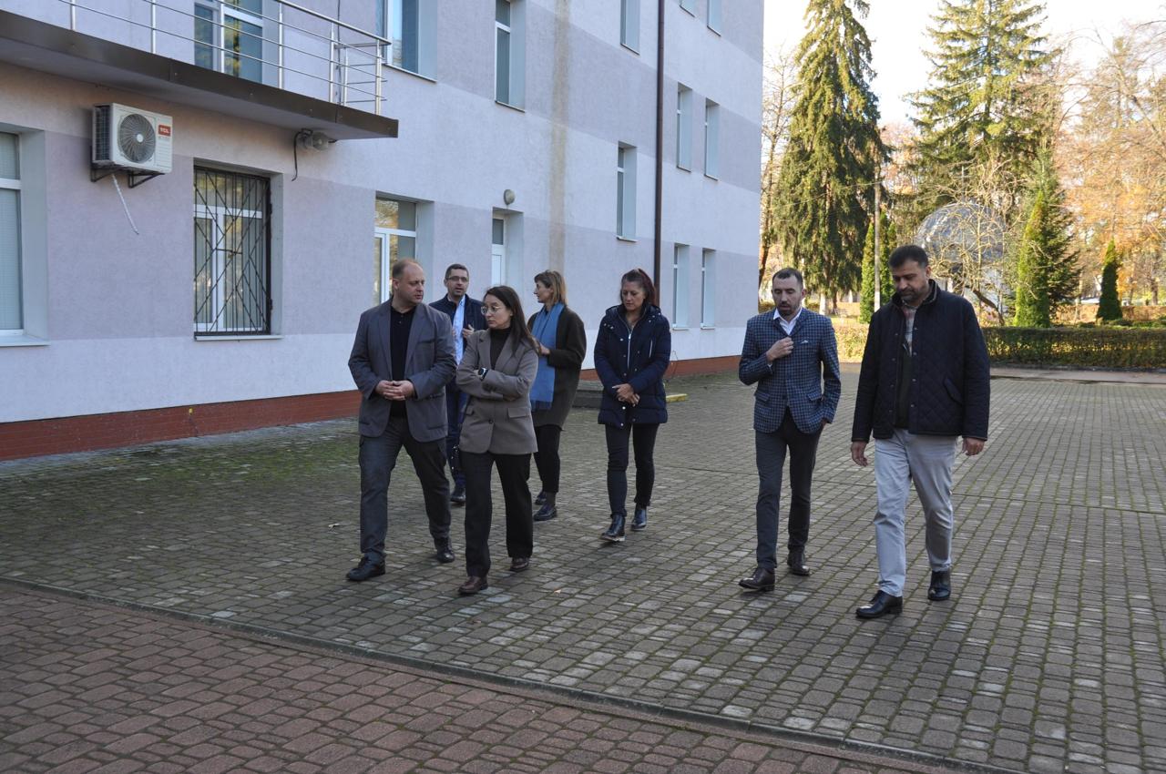 Прикарпатський онкоцентр розпочинає масштабний проєкт зі Швейцарією