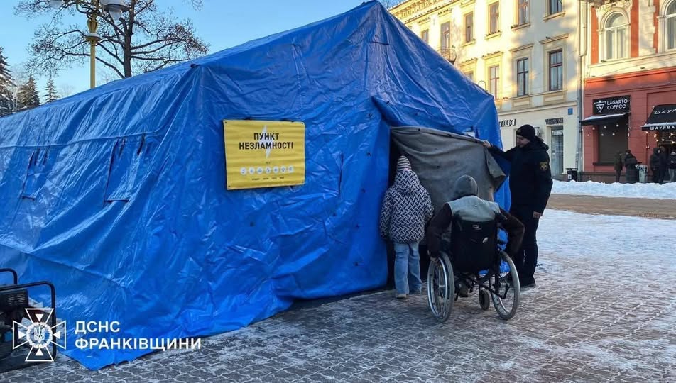 В Івано-Франківській області припиняють роботу мобільних пунктів незламності