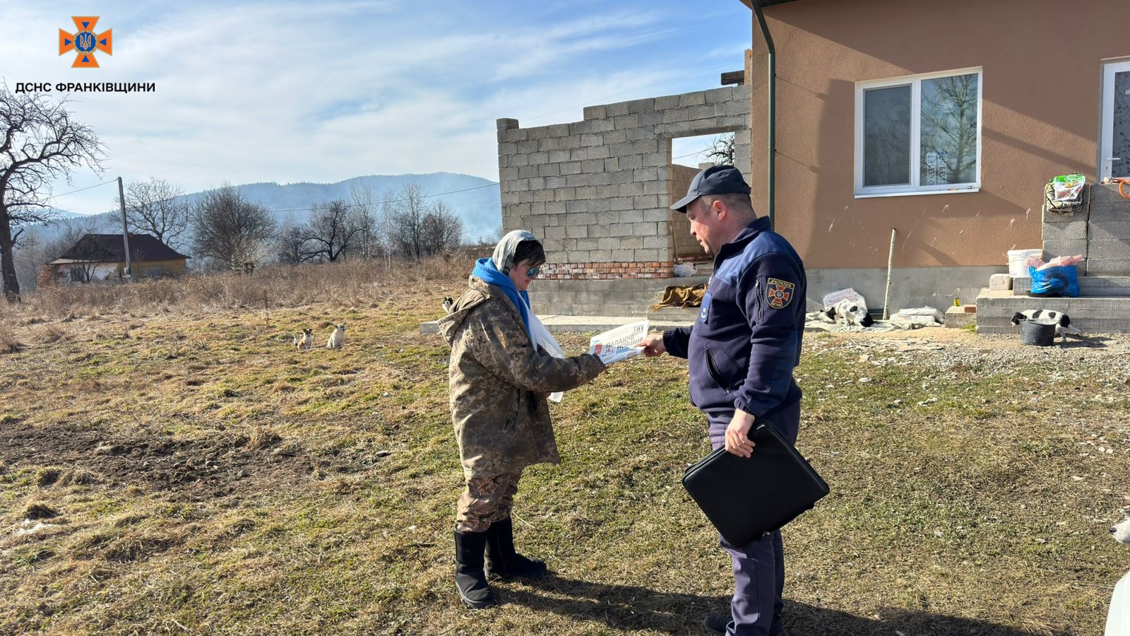 30 пожеж за вихідні: на Прикарпатті рятувальники ліквідовували займання в екосистемах, є постраждала та загибла